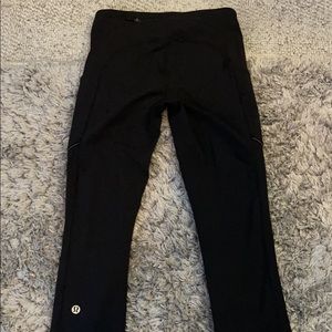 Black lululemon cropped leggings